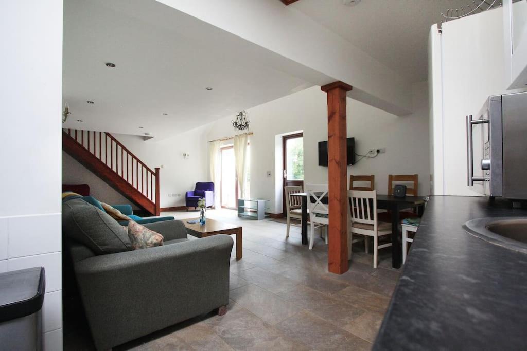 A Nicely Presented Friendly Comfortable Eco Cottage Торнбери Экстерьер фото