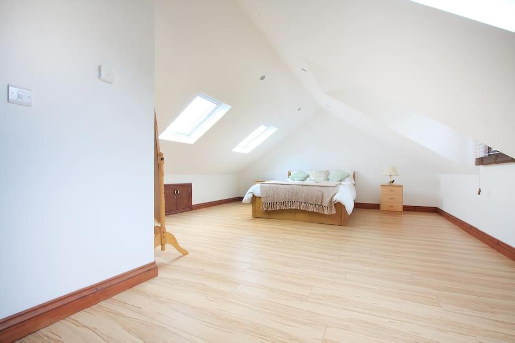 A Nicely Presented Friendly Comfortable Eco Cottage Торнбери Экстерьер фото